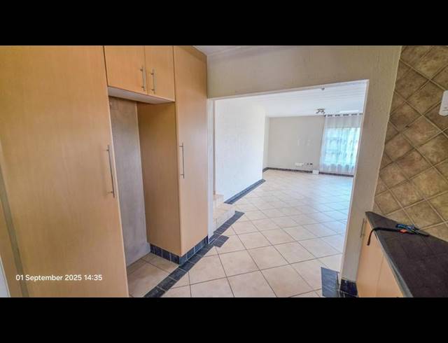 2 BEDROOM TOWNHOUSE FOR SALE IN MAGALIESSIG